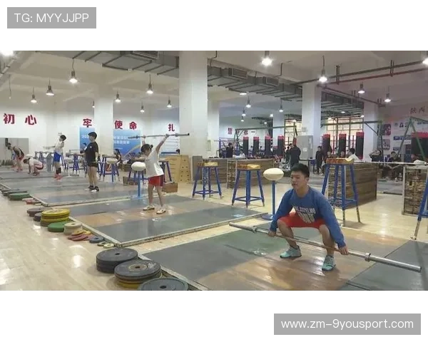 举重俱乐部加强青少年训练计划与家庭沟通机制，举重专项训练